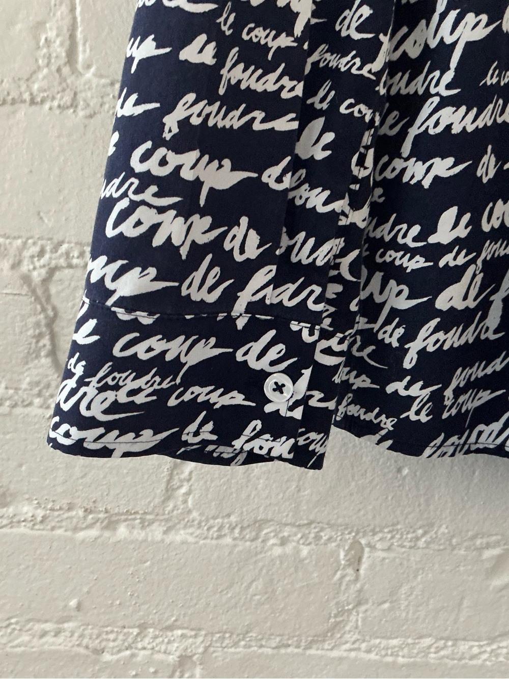 Chico’s Button Up Shirt No-Iron All over Print Coup de Foudre Navy White - Picture 7 of 13